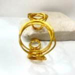 Σταθερό Βραχιόλι Cuff από Επίχρυσο Ορείχαλκο 24Κ – Γεωμετρικό Σχέδιο. - Image 2